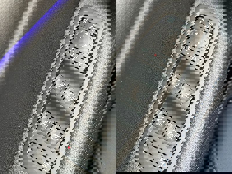 Image Renault MEGANE IV BERLINE 5 PTES. 1.6 TCe 205 GT Full leds GPS Caméra Bose Bluetooth Régul adapt Clim auto Gtie 1 an 